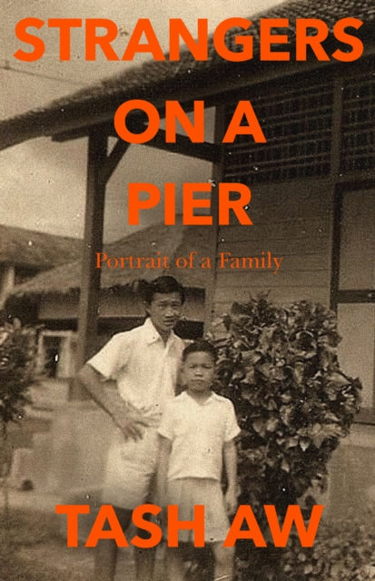Strangers on a Pier : Portrait of a Family-9780008421274